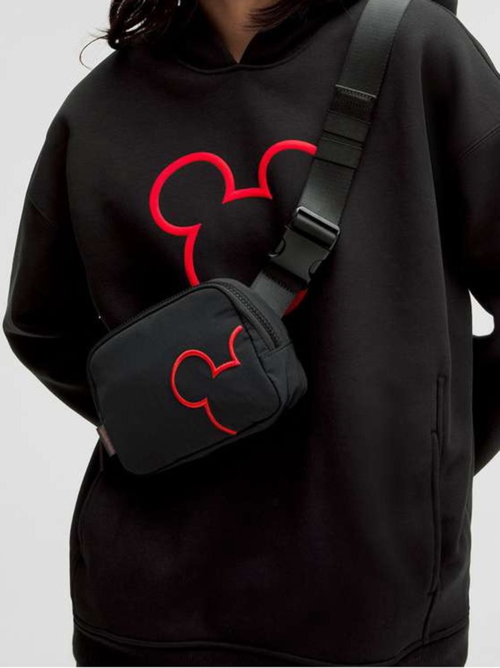 Lululemon Disney Mickey Black Everywhere Belt Bag outline 1L - Picture 5 of 10